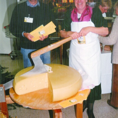 1990 Melitta Pötzelsberger und Leopold Prenninger im Supermarkt