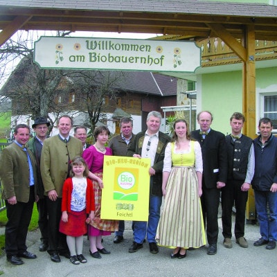 Bio-Heu-Regon Trumer Seenland vergibt Tafeln an Mitgliedsbetriebe 2005