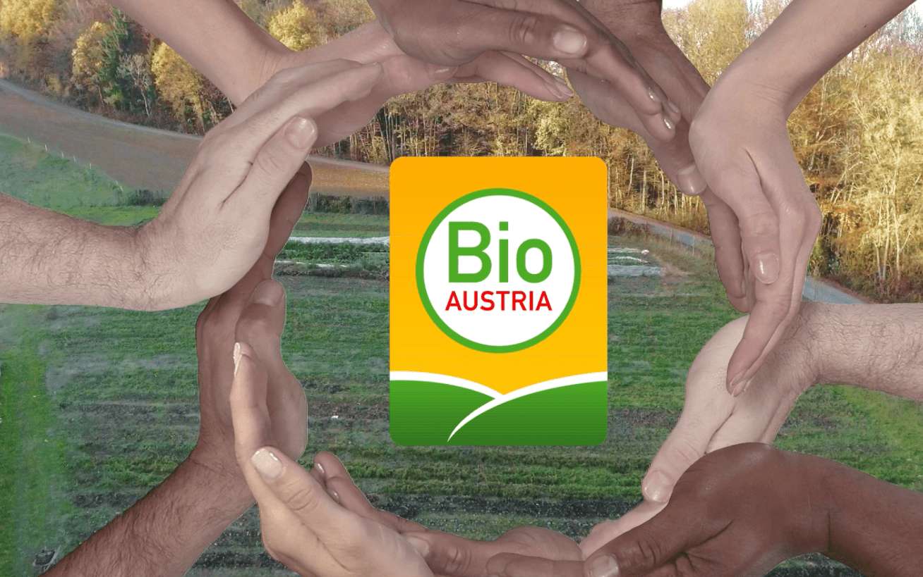 Bio Austria Logo umringt von Händen