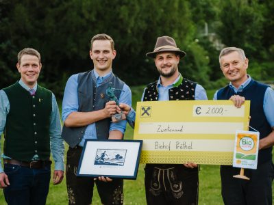 Gewinner BIO AWARD 2023 Familie Timmerer-Maier mit Preis