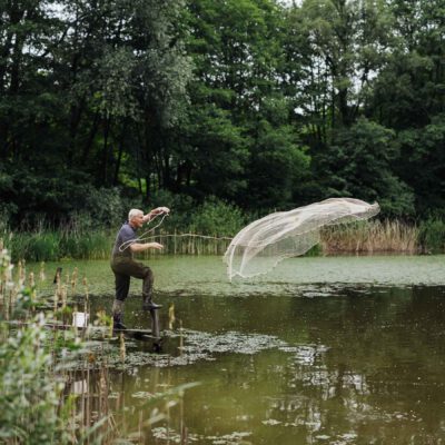 © Slowfood/Mara Hohla
Fischer wirft Netz aus