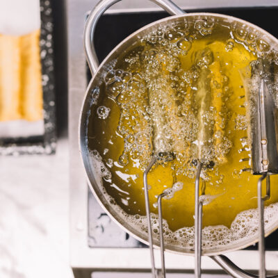 © Slowfood/Mara Hohla
Spagatkrapfen frittiert