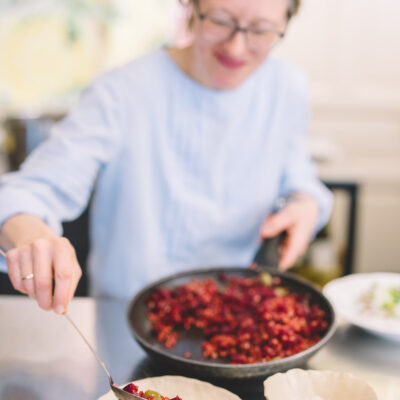 © Slowfood/Mara Hohla
Anrichten Rübenrisotto