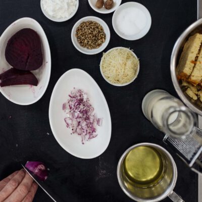 © Slowfood/Mara Hohla
Zutaten für Rote-Rüben-Sonnenblumenknödel
