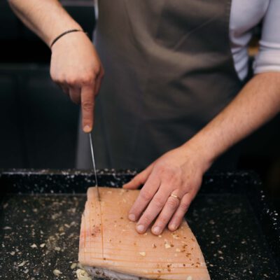 © Slow Food Österreich/Mara Hohla Bio-Schweinebraten einschneiden