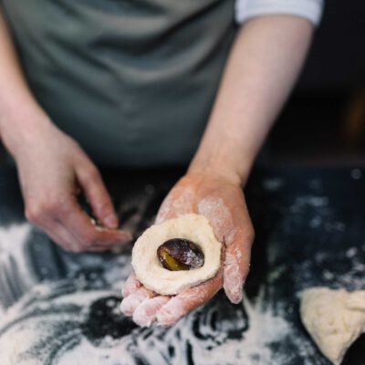 © Slow Food Österreich/Mara Hohla Zwetschkenknödel formen