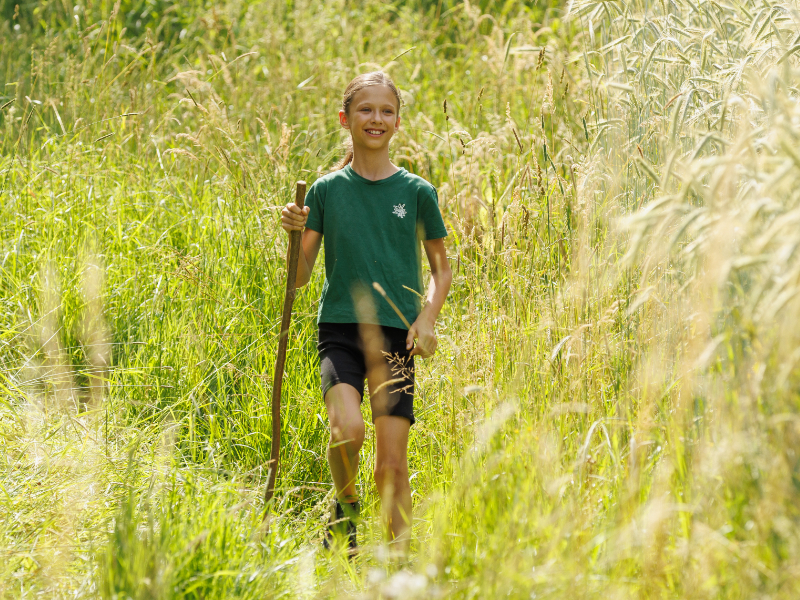 Kind beim Wandern im Vulkanland